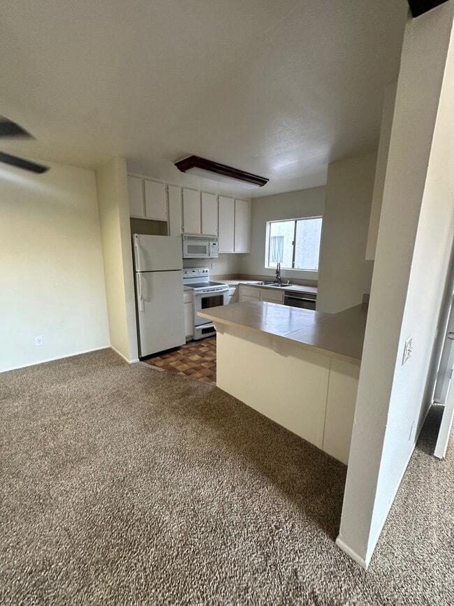 Photo - 512 Sandalwood Pl