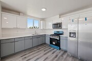 Photo - 1237 N Kenmore Ave Townhome