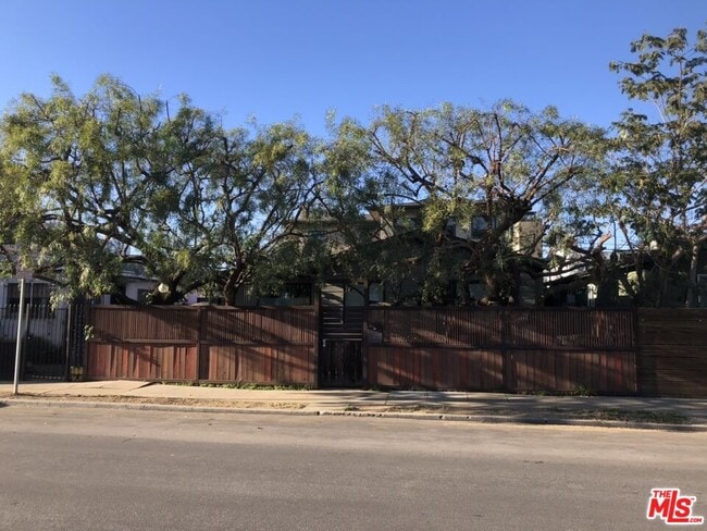 Building Photo - 737 Broadway St