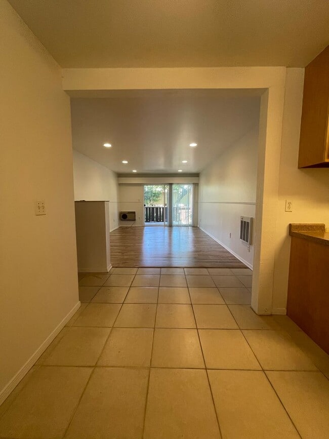 Photo - 1010 W MacArthur Blvd