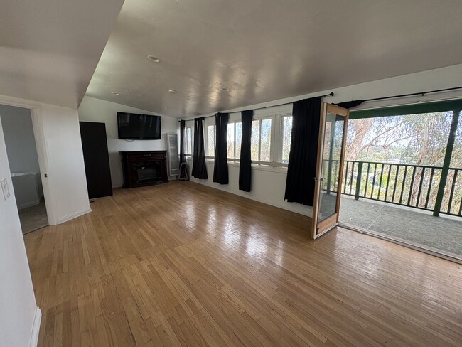 Living/Bedroom Area - 1400 San Remo Dr Unit 1404 San Remo Drive