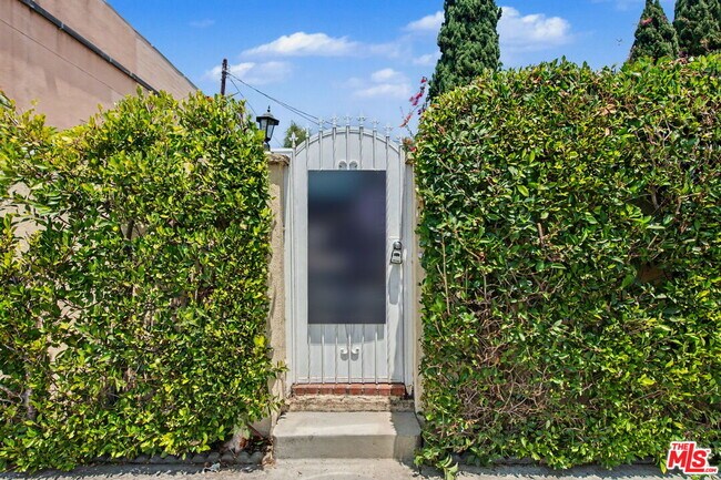 Building Photo - 2153 Glendon Ave