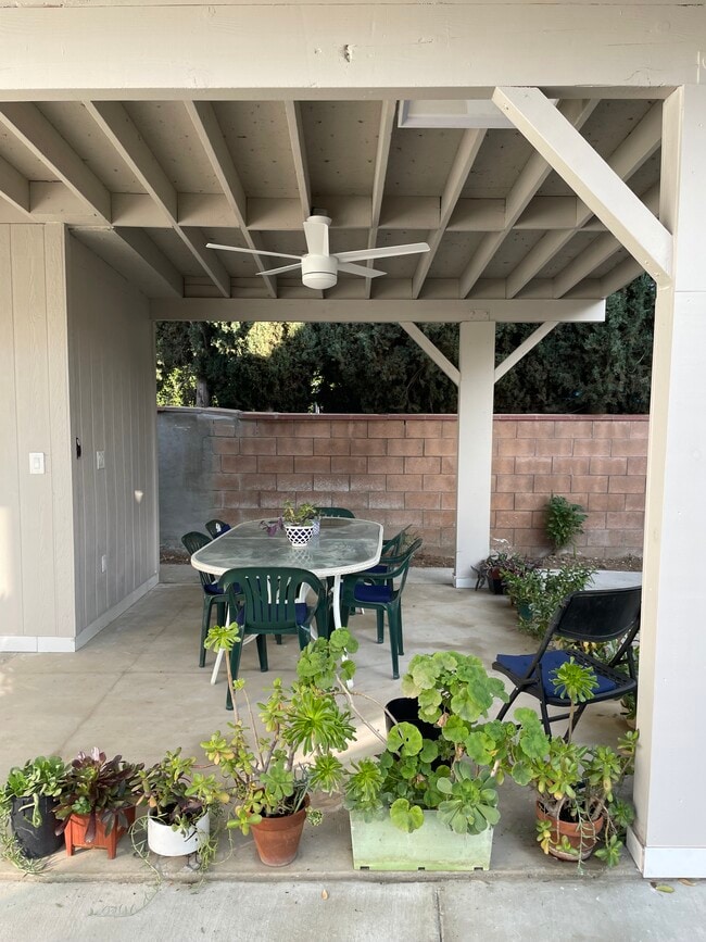 Building Photo - 18821 Erwin St Unit 3c