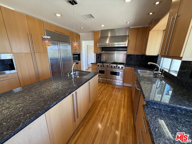 Photo - 4613 Reforma Rd