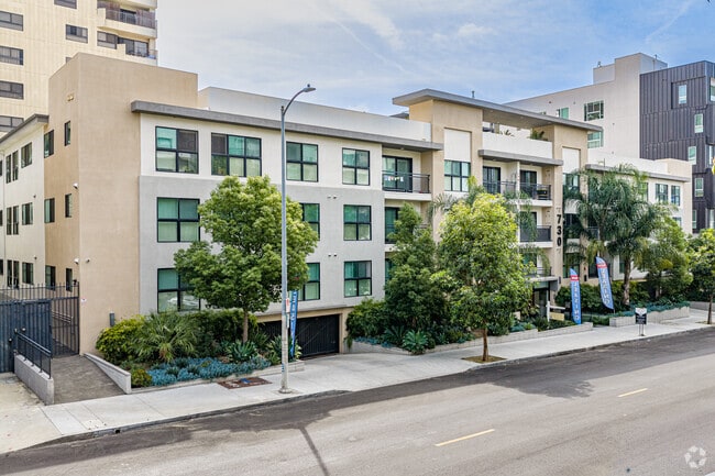 Building Photo - Kingsley Diplomat Apartments