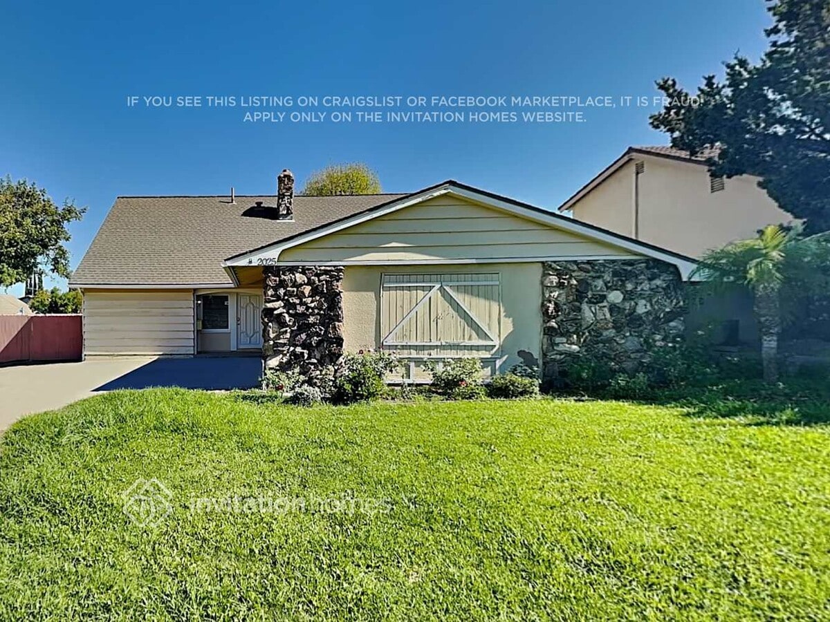 Photo - 2025 S Main St
