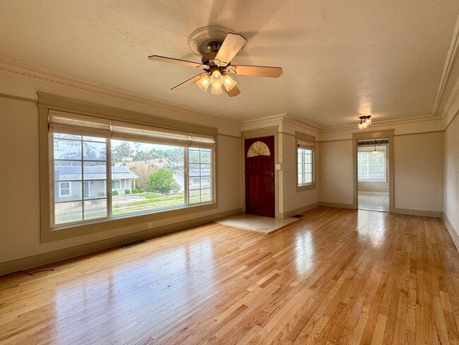 Photo - 8829 Greenview Pl