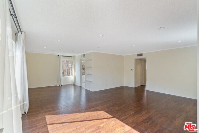 Photo - 328 S Elm Dr Unit 4