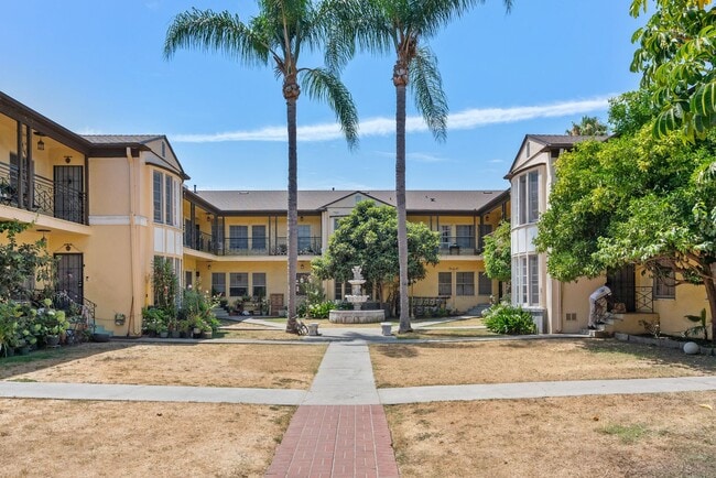 Building Photo - * BEAUTIFUL AND NEWLY RENOVATED TWO BEDROO... Unit 19-201