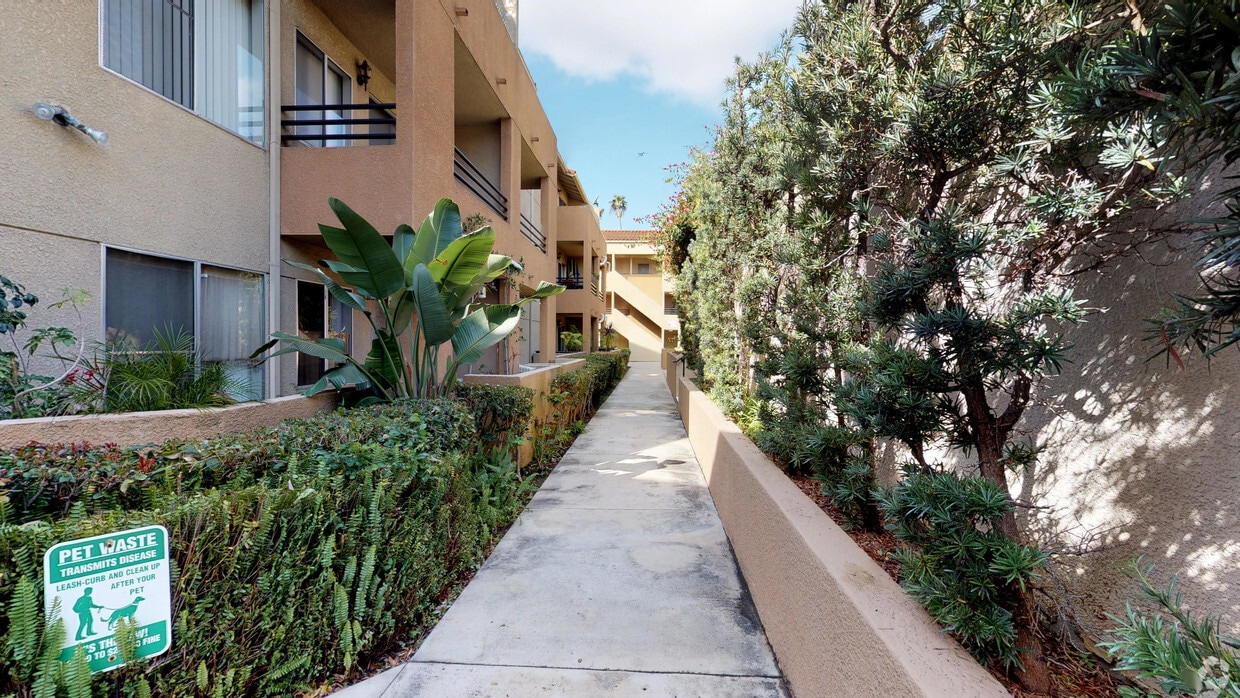 3D Tour - Mariposa Gardens