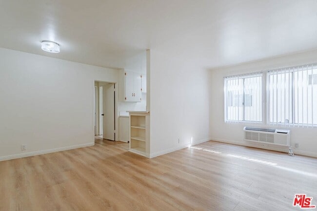 Photo - 758 N Hudson Ave