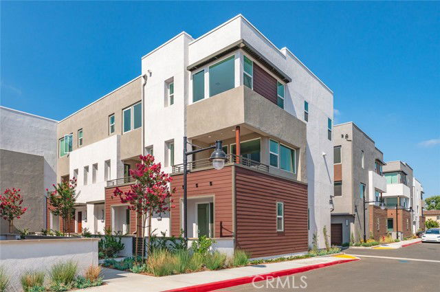 Building Photo - 609 S Lyon St