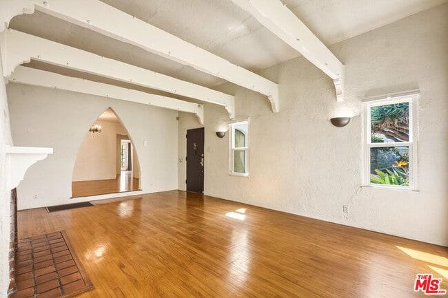 Photo - 2613 Cloverfield Blvd