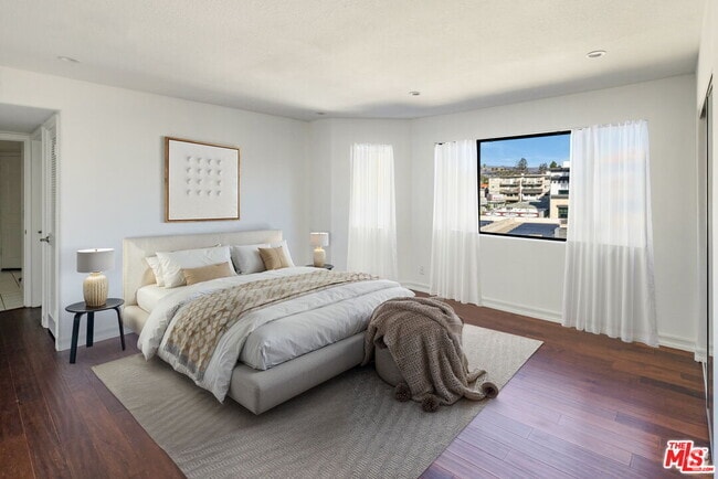 Building Photo - 1216 S Saltair Ave Unit 302 Rental