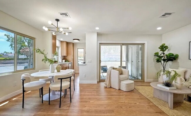 Stunning corner-unit condo in prime West M... - Stunning corner-unit condo in prime West M...