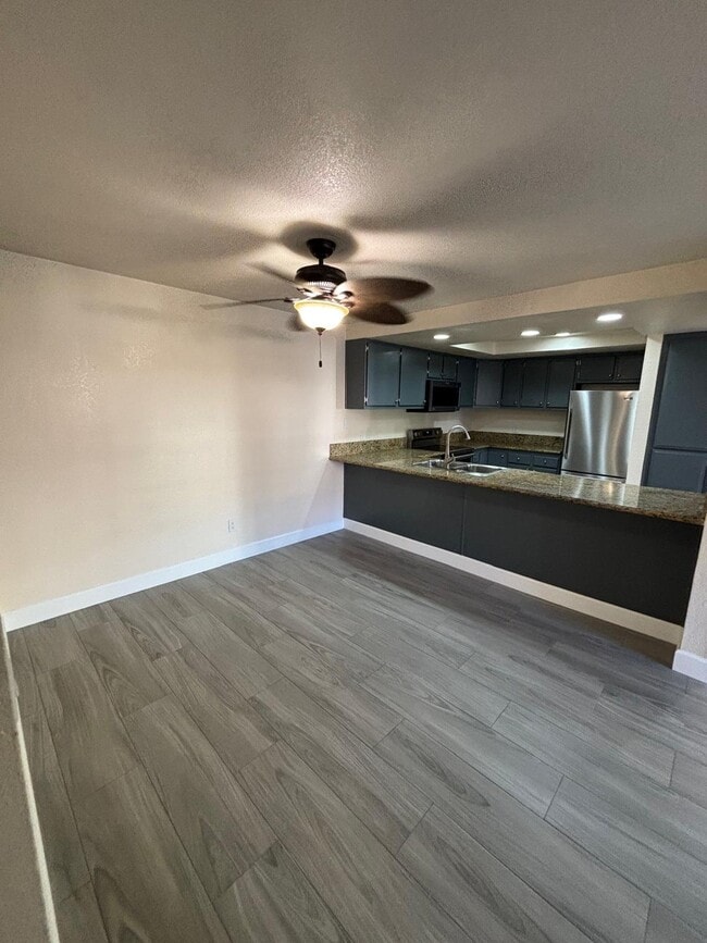 Photo - 1727 Melrose Ave Unit 35