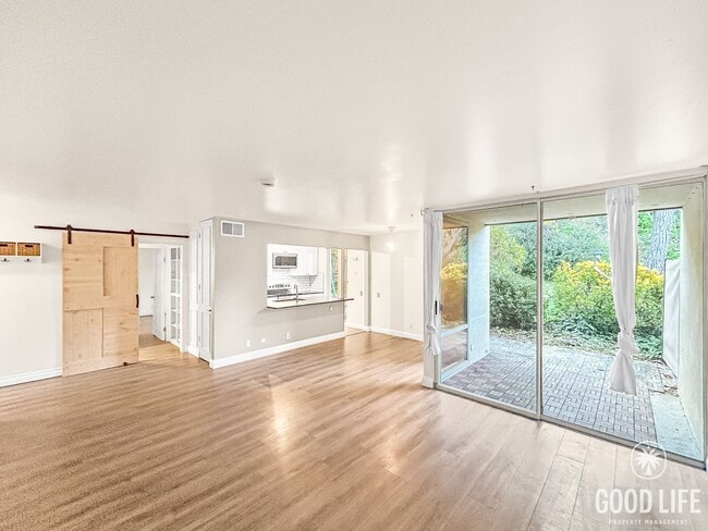 Building Photo - Stunning 1BD/1BA W/ Reserved Parking, A/C, and Community Pool in College Area! Unit A