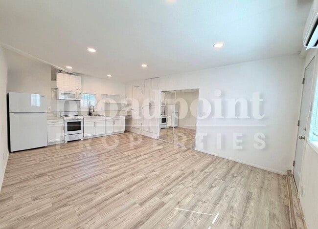 Photo - 702 Pitman St