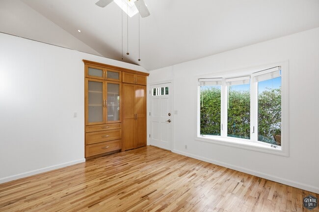 Photo - 325 Vernon Ave Unit 4