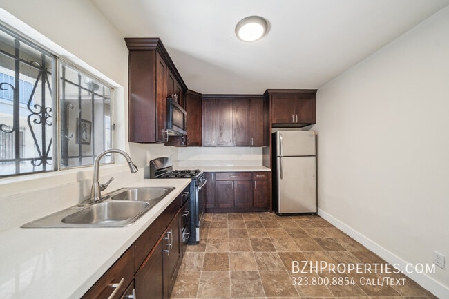 Photo - 5384 Romaine St Apartment Unit 1