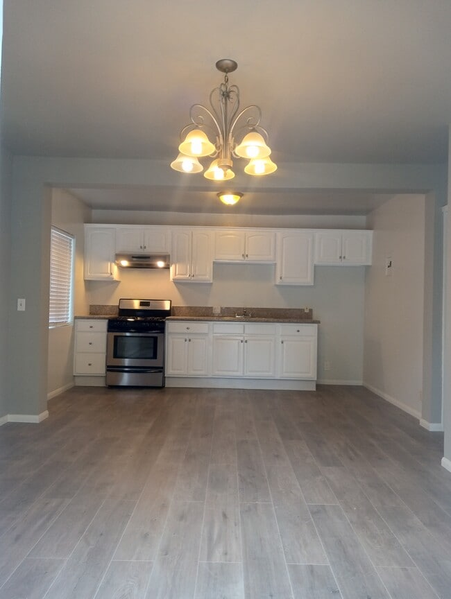 Photo - 11619 Archwood St Unit 11619