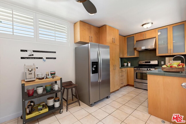 Photo - 609 N Doheny Dr Unit C