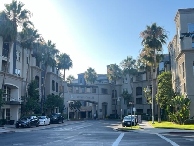 Building Photo - Spacious 2 Bedroom Avenue One Home, Available Now!