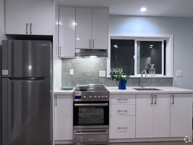 Building Photo - 5444 Hazeltine Ave Unit 5444 Rental