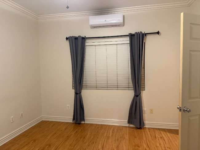 Building Photo - 11031 Dade Ln