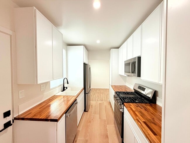 Photo - 2302-2306 N Frederic St Unit 2304 N Frederic St