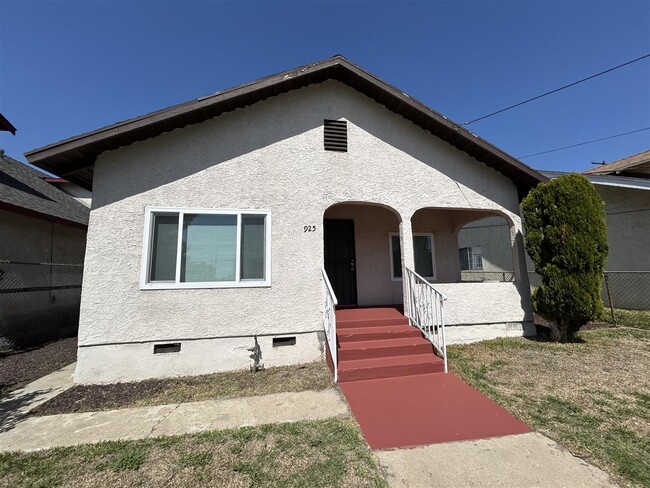 Photo - 925 Calzona St Unit 925