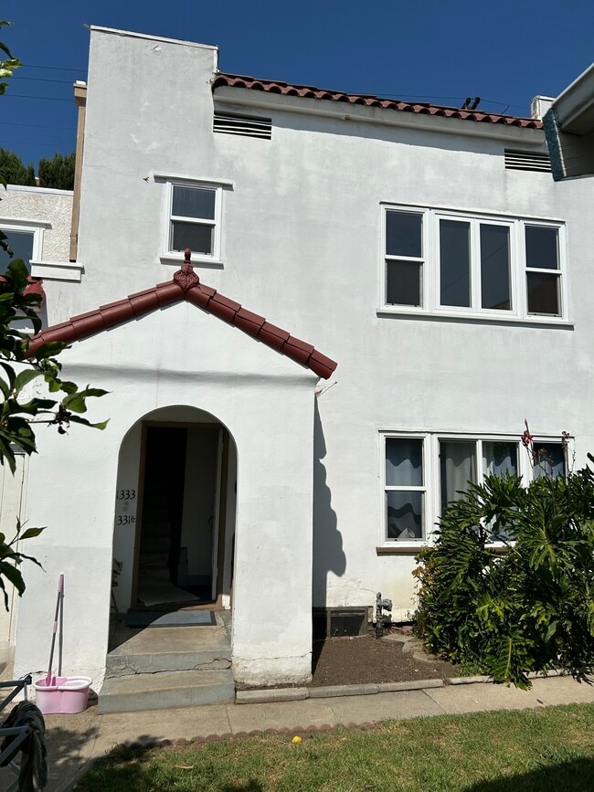 Building Photo - 1333 N Mansfield Ave Unit 1