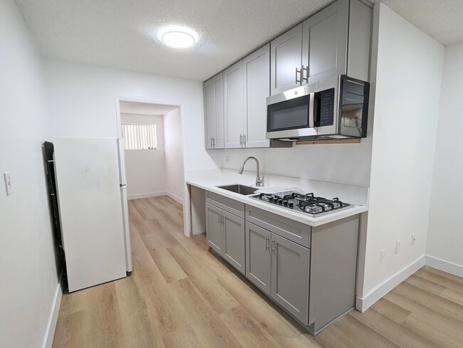 Kitchen - 2584 S Centinela Ave