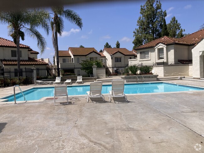 Building Photo - 703 Eastshore Ter Unit 18 Rental