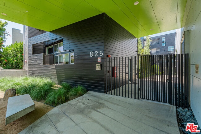 Photo - 825 Kings Rd Unit 9