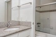 1BR, 1BA - 636 SF - Midvale Court Apartments Westwood
