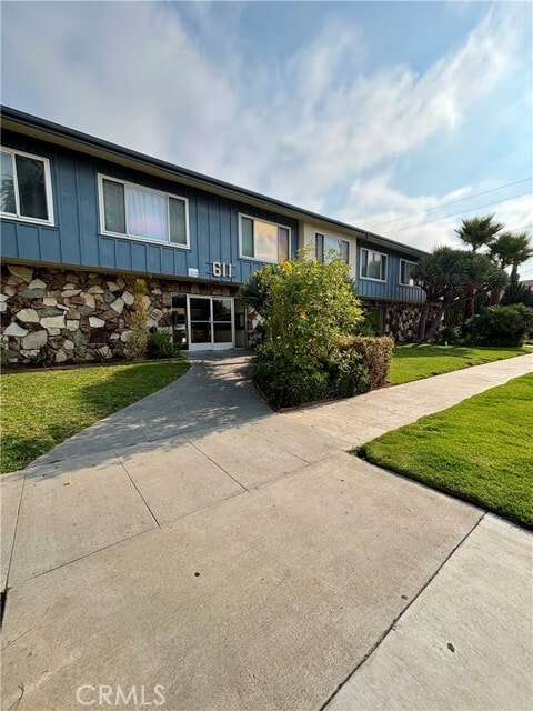 Building Photo - 611 E Kelso St Unit 16 Rental
