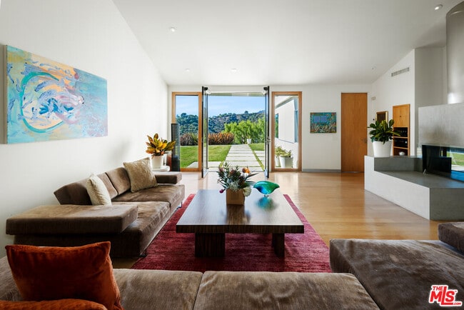 Photo - 817 Enchanted Way