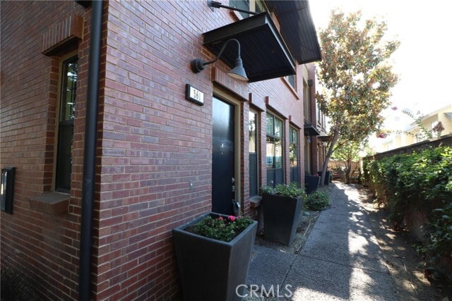 Building Photo - 561 W Maple Ave Rental