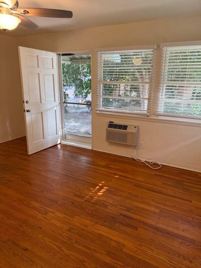 Building Photo - 10913 Camarillo St Unit 913