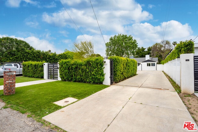 Photo - 22937 Dolorosa St