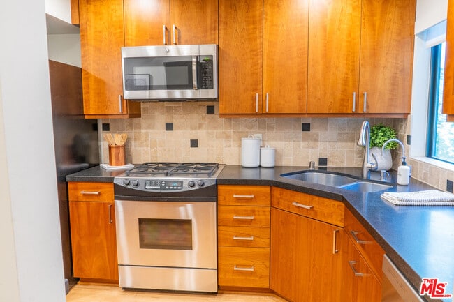 Photo - 880 Hilldale Ave Unit 10