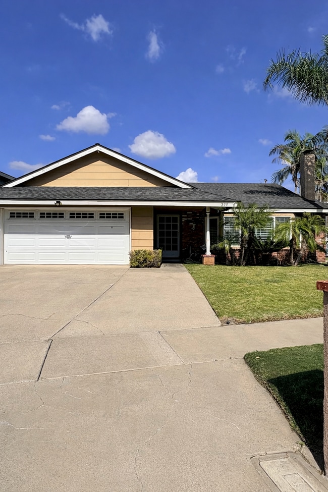 Building Photo - Beautiful single story home in Anaheim Hills. MUST SEE