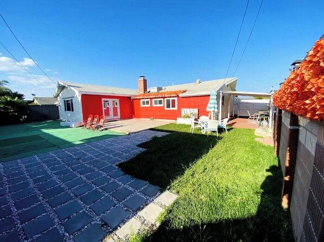 Photo - 8871 Belmont St