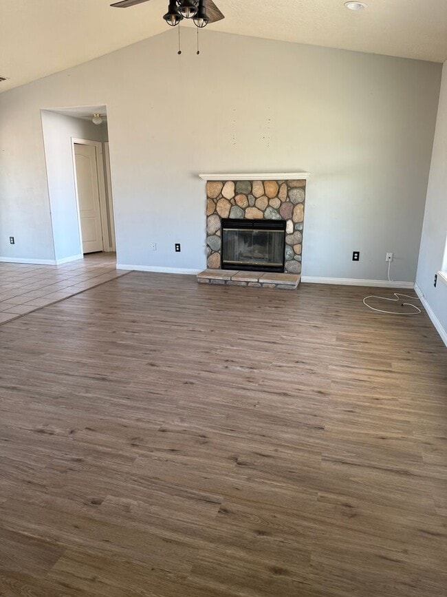 Photo - MOVE-IN -READY