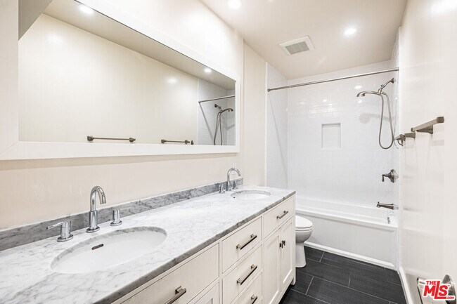 Photo - 1011 5th St Unit 4