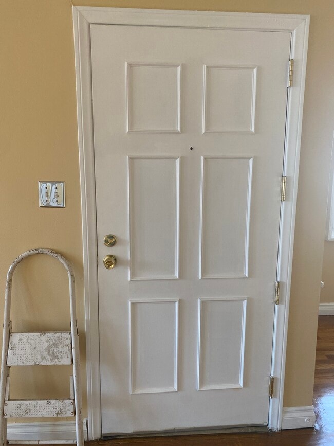 Building Photo - 10329 S Wilton Pl Unit 10329 S. Wilton Pl