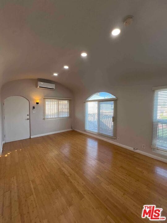 Photo - 1637-1637 S Bronson Ave