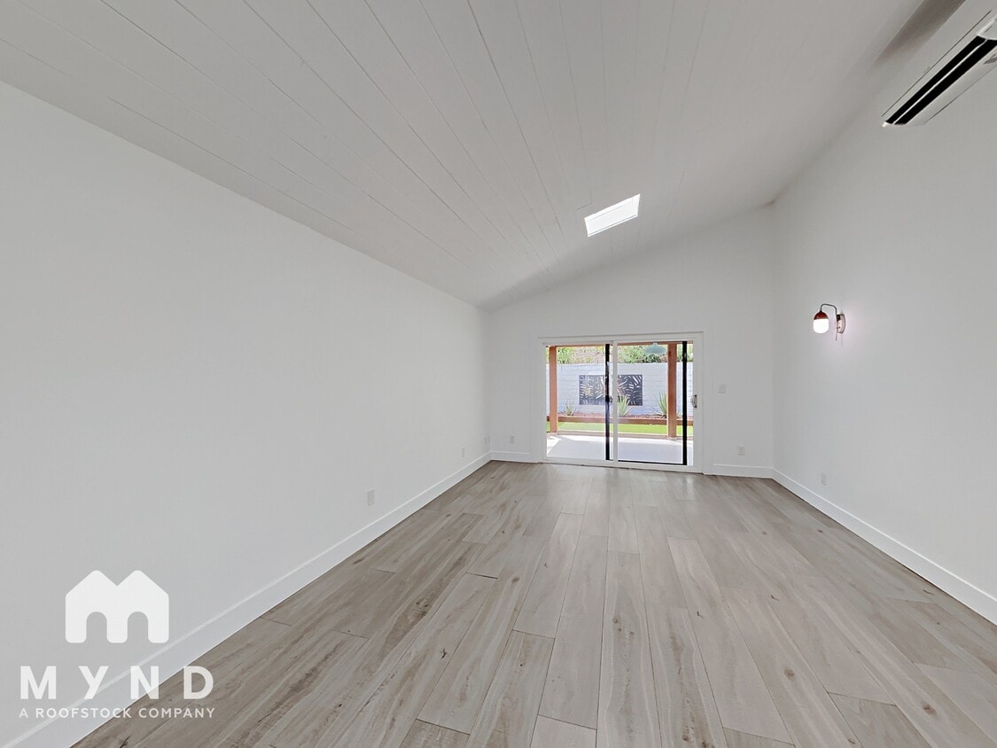 3D Tour - 13942 Mango Dr