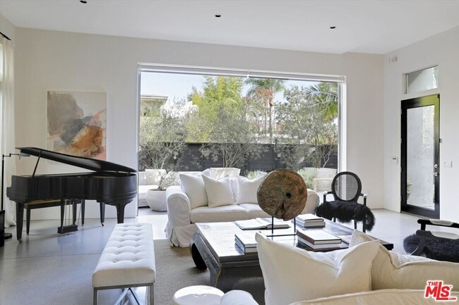 Building Photo - 2425 Clement Ave